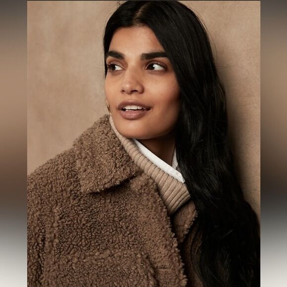 LAST CHANCE Cropped Sherpa Trucker Jacket - Picture 5 of 8